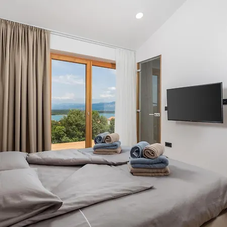 1 With Pool Soline, Krk, 280 M From Beach, By 4villas סולינה