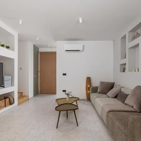 1 With Pool Soline, Krk, 280 M From Beach, By 4villas סולינה