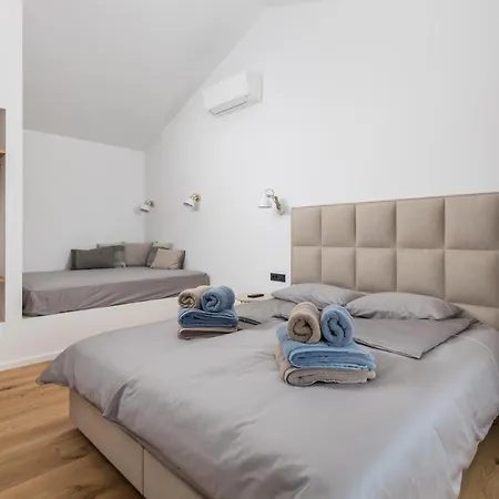 1 With Pool Soline, Krk, 280 M From Beach, By 4villas וילה